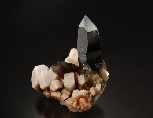 Quartz (variety smoky), Microcline<br />Zona Crystal Peak, Condado Teller, Colorado, USA<br />3.5 x 4.0 x 4.0 cm<br /> (Author: Michael Shaw)