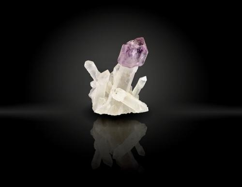 Quartz<br />Monte Denny, Condado King, Washington, USA<br />5 x 4.6 x 3.8 cm<br /> (Author: eric8he)