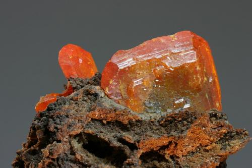 Wulfenita<br />Sierra de Los Lamentos, Municipio Ahumada, Chihuahua, México<br />cristal mayor 28x22 mm<br /> (Autor: Ramon A  Lopez Garcia)