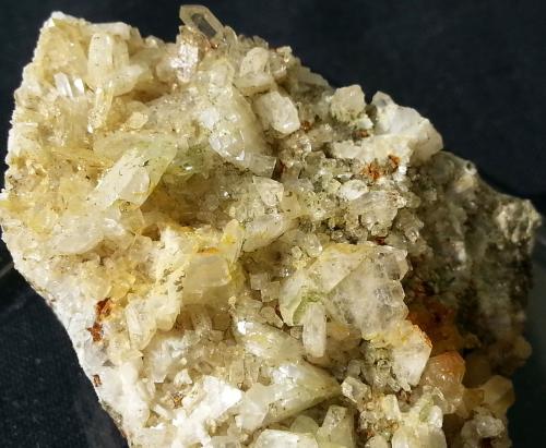 Albite, Quartz<br />Navis Valley, Innsbruck-Land District, North Tyrol, Tyrol/Tirol, Austria<br />5 x 3,5 cm<br /> (Author: Volkmar Stingl)