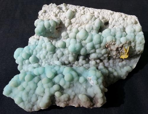 Gibbsite, Wulfenite<br />Baoshan Prefecture, Yunnan Province, China<br />11 x 9 cm<br /> (Author: Volkmar Stingl)
