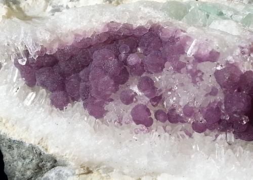 Fluorite on druzy Quartz<br />Baimashan tunnel (construction site), Qianbaxia, Wuyishan, Nanping Prefecture, Fujian Province, China<br />15 x 9 x 6 cm<br /> (Author: Volkmar Stingl)