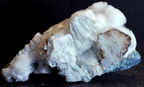 Artinita<br />Pozo Artinite, Arroyo Clear, Pico Picacho, Distrito New Idria, Montes Diablo, Condado San Benito, California, USA<br />60 x 38 x 28 mm.<br /> (Autor: José Luis Zamora)