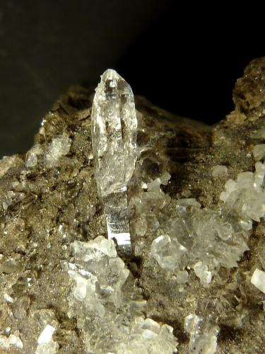 Moscovita (Grupo Mica), Cuarzo y Fluorapatito<br />Minas da Panasqueira, Aldeia de São Francisco de Assis, Covilhã, Castelo Branco, Cova da Beira, Centro, Portugal<br />9 x 4 x 6 cm.<br /> (Autor: Felipe Abolafia)