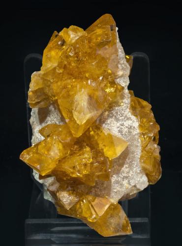 Baryte and Quartz<br />Pöhla, Schwarzenberg District, Erzgebirgskreis, Saxony/Sachsen, Germany<br />Specimen size: 7.2 × 4.2 × 3.6 cm / Main crystal size: 2 × 1 cm<br /> (Author: Jordi Fabre)