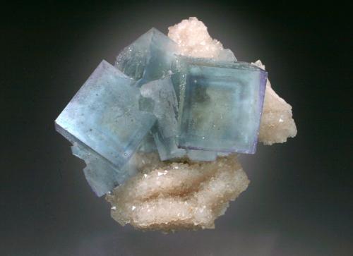 Fluorite and Quartz<br />Mina Clara, Valle Rankach, Oberwolfach, Wolfach, Selva Negra, Baden-Württemberg, Alemania<br />7x6x3 cm overall size<br /> (Author: Jesse Fisher)