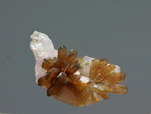 Eosforita<br />Concesión Ilha, Taquaral, Itinga, Vale do Jequitinhonha, Minas Gerais, Brasil<br />25x15 mm<br /> (Autor: Ramon A  Lopez Garcia)