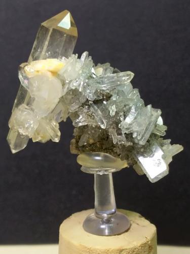 Quartz, Baryte, Pyrite<br />Pollone Mine, Valdicastello Carducci, Pietrasanta Municipality, Lucca Province, Tuscany, Italy<br />30 x 27 mm<br /> (Author: Sante Celiberti)