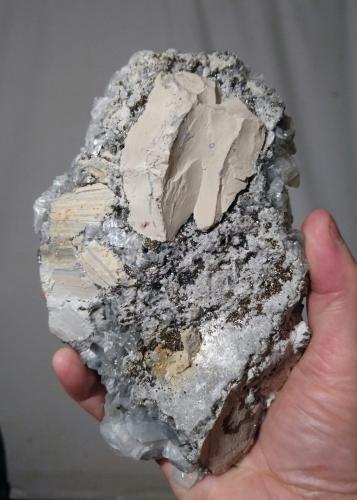 Dolomite, Calcite, Pyrite<br />Chivor mining district, Municipio Chivor, Eastern Emerald Belt, Boyacá Department, Colombia<br />19 x 11 x 8 cm<br /> (Author: Bergur_E_Sigurdarson)