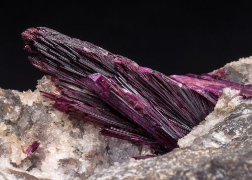 Erythrite with Quartz<br />Schneeberg District, Erzgebirgskreis, Saxony/Sachsen, Germany<br />Specimen size: 9.2 × 5.7 × 5.3 cm / main crystal size: 3 × 1.2 cm<br /> (Author: Jordi Fabre)