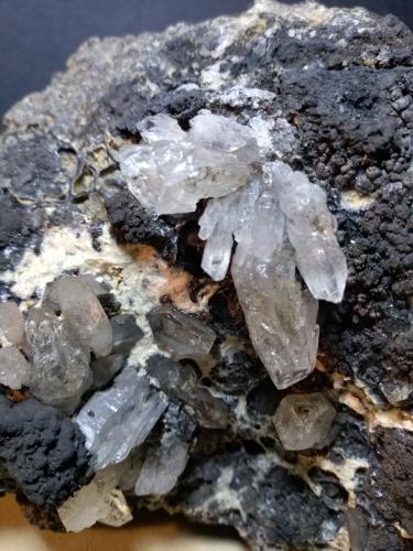 Quartz, Manganese oxides<br />Campiglia Marittima, Campigliese, Provincia Livorno, Toscana, Italia<br />14 x 13 cm<br /> (Author: Sante Celiberti)