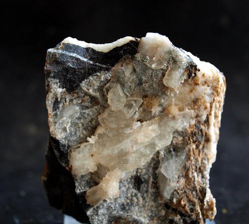 Dolomita<br />Zona Cantera Sierra y Lomas (Cantera Los Serranos), Cabezo Negro, Albatera, Comarca Vega Baja del Segura, Alicante / Alacant, Comunidad Valenciana / Comunitat Valenciana, España<br />6.5 x 6 cm<br /> (Autor: Pedro Antonio)
