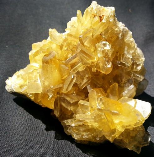 Baryte<br />Dongchuan District, Kunming Prefecture, Yunnan Province, China<br />7 x 6 cm<br /> (Author: Volkmar Stingl)