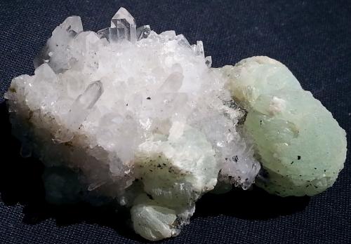 Prehnite, Quartz, Babingtonite<br />Hongquizhen Quarry, Meigu, Liangshan Autonomous Prefecture, Sichuan Province, China<br />5,5 x 3,5 cm<br /> (Author: Volkmar Stingl)