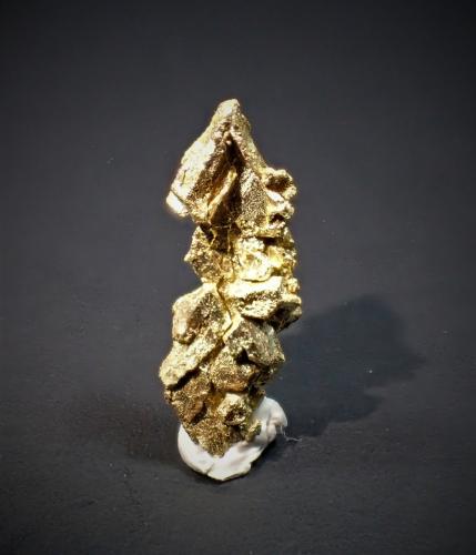 Gold<br />Round Mountain Mine, Round Mountain, Round Mountain District, Nye County, Nevada, USA<br />15 mm x 5.4 mm<br /> (Author: Don Lum)