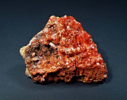 Crocoite, Pyromorphite<br />Mina Crocoite (Crocoitovyi shurf), Monte Uspenskaya, Berezovskii, Ekaterinburg (Sverdlovsk), Sverdlovsk Oblast, Ural, Rusia<br />40 mm x 31 mm<br /> (Author: Don Lum)
