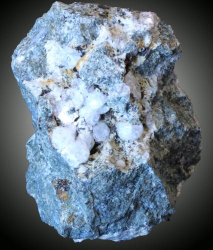 Analcima<br />Cantera de Ofita, Calpe, Comarca Marina Alta, Alicante / Alacant, Comunidad Valenciana / Comunitat Valenciana, España<br />53 x 44 x 37 mm<br /> (Autor: José Luis Zamora)