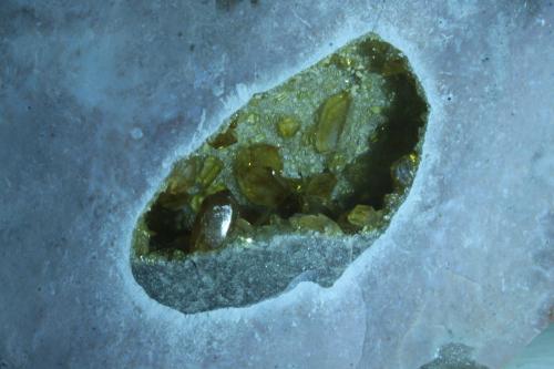 Celestina<br />Silex outcrops, Los Pedreñales, Azaila, Comarca Bajo Martín, Teruel, Aragon, Spain<br />Geoda de 4,5 cm x 2,5 cm<br /> (Autor: James Catmur)