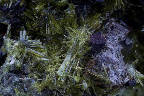 Diópsido y Epidota<br />Concesión Acedo (Cantera Juanona), Juanona, Antequera, Comarca de Antequera, Málaga, Andalucía, España<br />Campo de visión de 8 mm<br /> (Autor: Antonio Carmona)