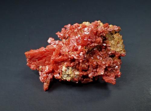Crocoite, Cerussite<br />Dundas Extended Mine, Dundas mineral field, Zeehan District, West Coast Council, Tasmania, Australia<br />43 mm x 31 mm x 21 mm<br /> (Author: Don Lum)
