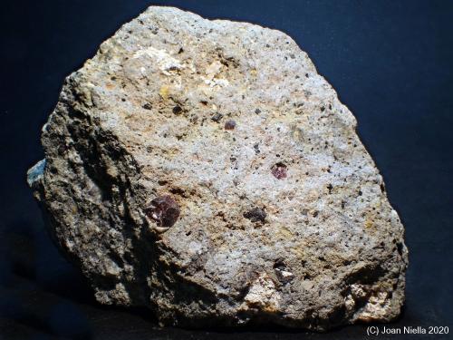 Almandino (Grupo Granate)<br />El Hoyazo, Níjar, Comarca Metropolitana de Almería, Almería, Andalusia, Spain<br />6 x 5 cm<br /> (Autor: Joan Niella)
