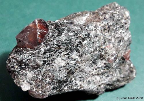 Zircón<br />Skardu District, Gilgit-Baltistan (Northern Areas), Pakistan<br />6 x 3 cm<br /> (Autor: Joan Niella)