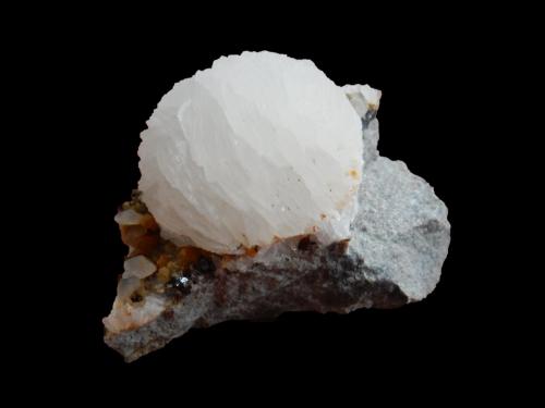 Calcite<br />Herja Mine, Chiuzbaia, Baia Sprie, Maramures, Romania<br />60 mm x 40 mm x 35 mm<br /> (Author: Dany Mabillard)