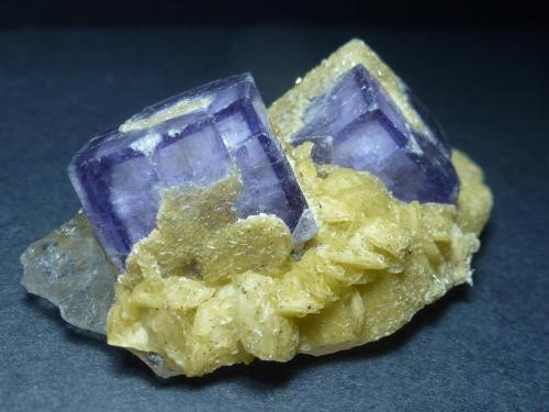 Fluorita, Siderita, Cuarzo<br />Minas da Panasqueira, Aldeia de São Francisco de Assis, Covilhã, Castelo Branco, Cova da Beira, Centro, Portugal<br />5 x 3,5 cm.<br /> (Autor: javier ruiz martin)