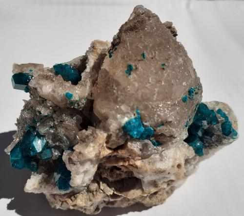 Dioptase, Quartz<br />Altyn-Tyube deposit, Altyn-Tyube area, Kirghiz Steppes, Karaganda Region, Kazakhstan<br />8 x 7 cm<br /> (Author: Volkmar Stingl)