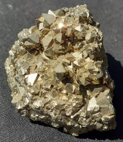 Pyrite<br />Mina Huanzala, Distrito Huallanca, Provincia Dos de Mayo, Departamento Huánuco, Perú<br />4,5 x 4 cm<br /> (Author: Volkmar Stingl)