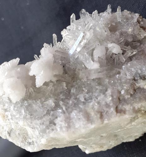 Quartz, Calcite<br />Baimashan tunnel (construction site), Qianbaxia, Wuyishan, Nanping Prefecture, Fujian Province, China<br />6 x 4 cm<br /> (Author: Volkmar Stingl)