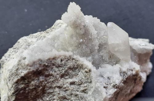 Calcite, Quartz<br />Baimashan tunnel (construction site), Qianbaxia, Wuyishan, Nanping Prefecture, Fujian Province, China<br />6 x 4 cm<br /> (Author: Volkmar Stingl)