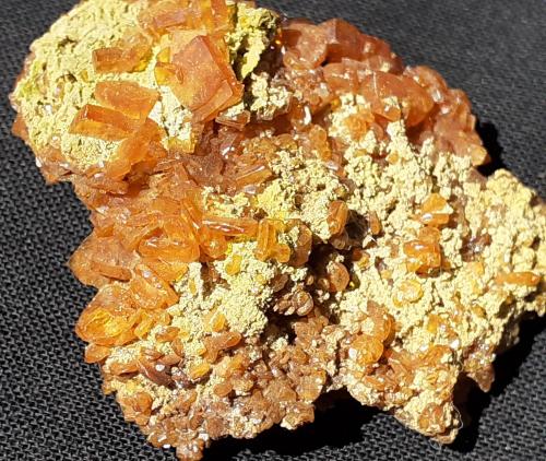 Wulfenite<br />Erupción Mine (Ahumada Mine), Los Lamentos Mountain Range, Municipio Ahumada, Chihuahua, Mexico<br />4 x 3 cm<br /> (Author: Volkmar Stingl)