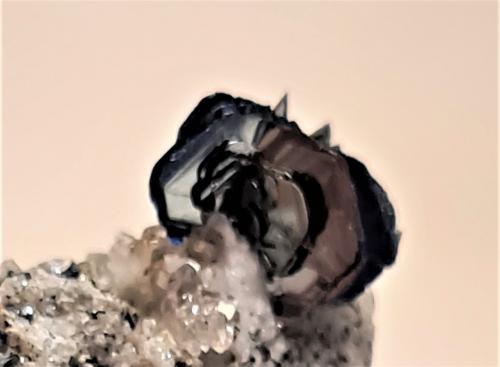 Hematite<br />Les Courtes, Bassin du Talèfre, Mont Blanc Massif, Chamonix, Haute-Savoie, Auvergne-Rhône-Alpes, France<br />30mm * 20mm * 20mm<br /> (Author: Philippe Durand)