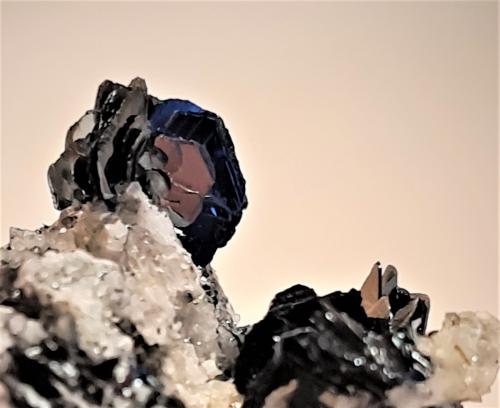 Hematite<br />Les Courtes, Bassin du Talèfre, Mont Blanc Massif, Chamonix, Haute-Savoie, Auvergne-Rhône-Alpes, France<br />30mm * 20mm *20mm<br /> (Author: Philippe Durand)