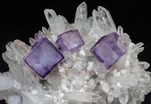 Fluorite with Quartz and Dolomite<br />Mina Yaogangxian, Yizhang, Prefectura Chenzhou, Provincia Hunan, China<br />Specimen size: 9.7 × 8.4 × 6.1 cm / main crystal size: 1.2 × 1.1 cm<br /> (Author: Jordi Fabre)