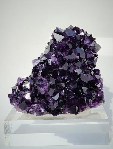 Quartz (variety amethyst)<br />Artigas Department, Uruguay<br />100mm x 90mm x 65mm<br /> (Author: Philippe Durand)