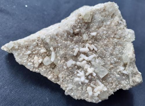 Fluorite, Stellerite, Quartz, Epistilbite, Heulandite<br />Gibelsbach, Fiesch, Goms, Wallis (Valais), Switzerland<br />7 x 5 cm<br /> (Author: Volkmar Stingl)