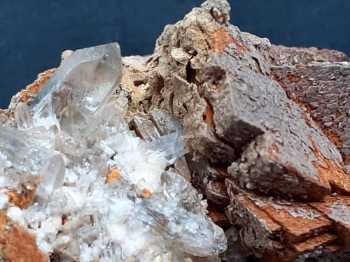 limonite after Siderite, Quartz<br />Saurüssel, Mörchner area, Zemmgrund, Ziller Valley (Zillertal), North Tyrol, Tyrol/Tirol, Austria<br />7 x 4 cm<br /> (Author: Volkmar Stingl)