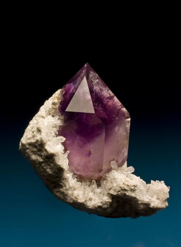 Quartz (variety amethyst)<br />Jacksons Crossroads, Condado Wilkes, Georgia, USA<br />pending<br /> (Author: Gail)