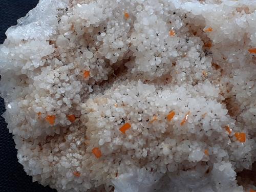 Wulfenite, Quartz<br />Minas Manhan (Mina Loudville), Easthampton, Condado Hampshire, Massachusetts, USA<br />7 x 4 cm<br /> (Author: Volkmar Stingl)