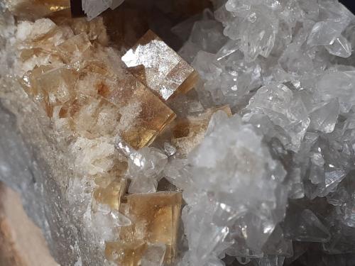 Fluorite, Calcite<br />Orismühle Quarry, Seltisberg, Liestal District, Basel-Landschaft, Switzerland<br />8 x 4 cm<br /> (Author: Volkmar Stingl)