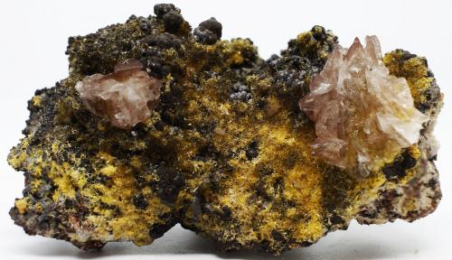 Adamita (variedad manganesífera) con Mimetita y Goethita<br />Ojuela Mine, Mapimí, Municipio Mapimí, Durango, Mexico<br />7x4x3.5 cm<br /> (Autor: Luis Edmundo Sánchez Roja)