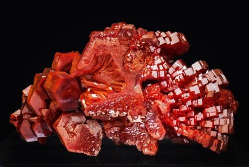 Vanadinite<br />Mohamedine, Coud'a, Mibladen mining district, Mibladen, Midelt, Midelt Province, Drâa-Tafilalet Region, Morocco<br />Specimen size: 5.4 × 4.4 × 3.6 cm. / main crystal size: 2.5 × 1.9 cm.<br /> (Author: Jordi Fabre)