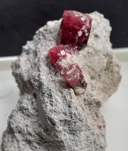 Beryl (variety red beryl)<br />Wah Wah Mountains, Beaver County, Utah, USA<br />3,5 x 3 cm<br /> (Author: Volkmar Stingl)