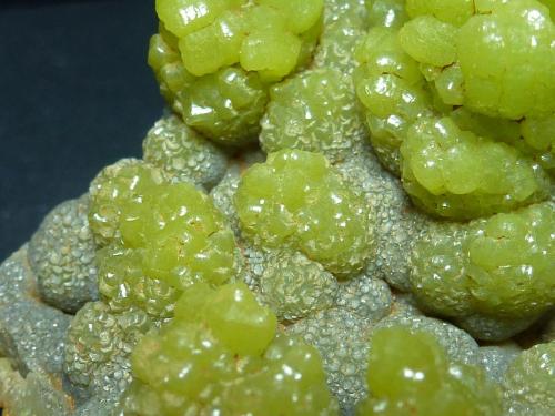 Piromorfita, Barita<br />San Andrés Mine, Espiel, Comarca Valle del Guadiato, Córdoba, Andalusia, Spain<br />Encuadre 2 x 2 cm.<br /> (Autor: javier ruiz martin)