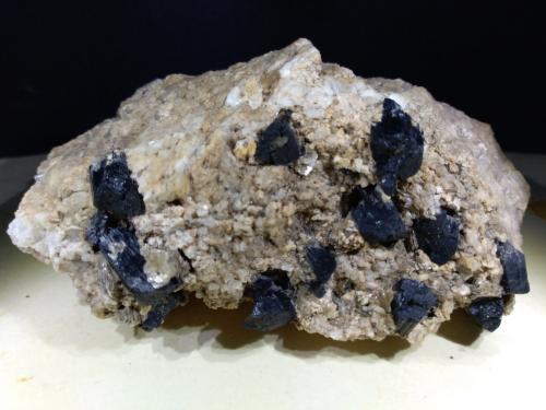 Schorl<br />Isla del Giglio, Provincia Grosseto, Toscana, Italia<br />82 x 53 mm<br /> (Author: Sante Celiberti)