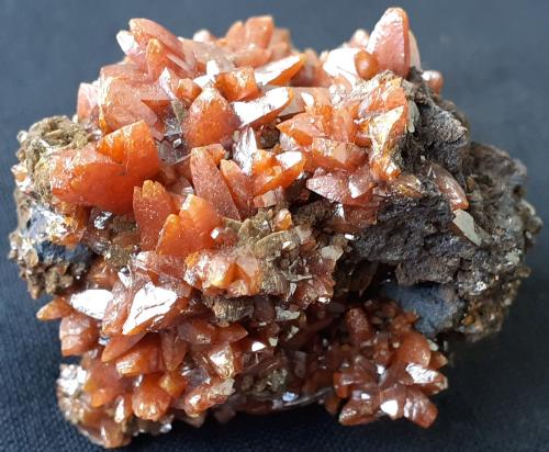 Wulfenite<br />Mina Erupción (Mina Ahumada), Sierra de Los Lamentos, Municipio Ahumada, Chihuahua, México<br />4 x 4 cm<br /> (Author: Volkmar Stingl)