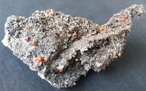 Wulfenite<br />Dives Mine, Trigo Mountains, Silver District, La Paz County, Arizona, USA<br />7,5 x 4,5 cm<br /> (Author: Volkmar Stingl)