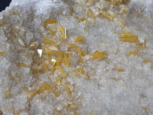 Wulfenite, Calcite<br />Total Wreck Mine, Cienega Creek, The Narrows, Empire District, Empire Mountains, Pima County, Arizona, USA<br />8,5 x 6 cm<br /> (Author: Volkmar Stingl)